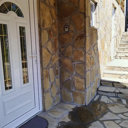 Stari Hrast 1 Apartment *