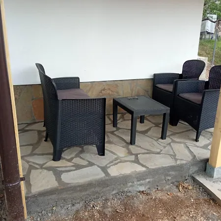 Apartment Stari Hrast 1 *