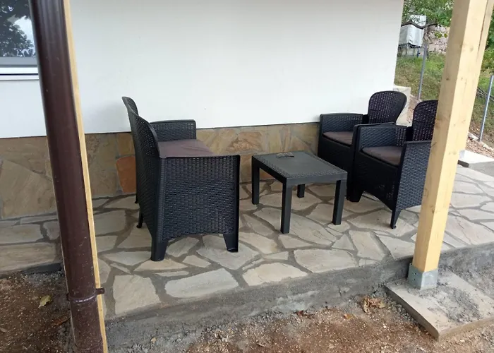 公寓 Stari Hrast 1 *